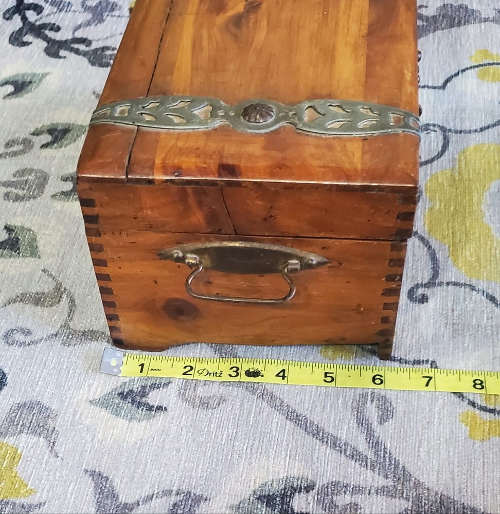McGraw Company Wooden Keepsake  Box with Metal Accents VINTAGE - Picture 5 of 8
